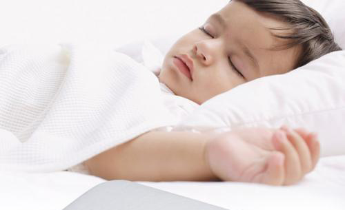 宝宝睡觉要不要枕枕头丨上海雨飞梦床垫有限公司
